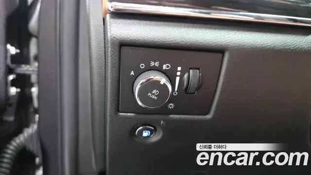 Jeep Grand Cherokee 2021 — ფოტო 19/31