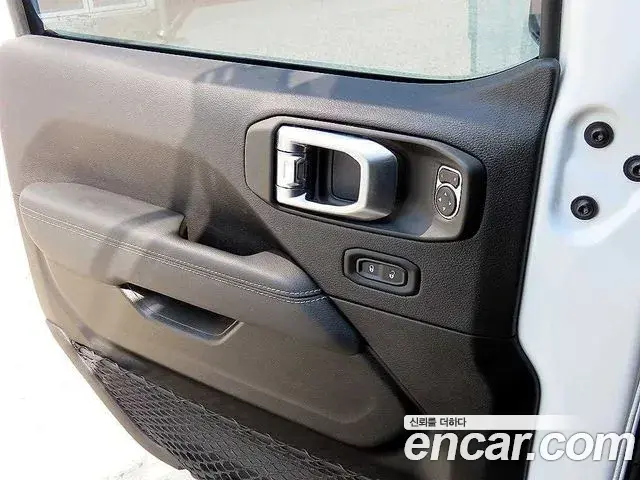 Jeep Wrangler 2023 — Şəkil 9/18