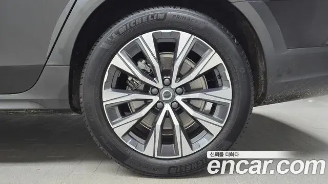 Volvo V90 Cross Country 2023 — ფოტო 14/34