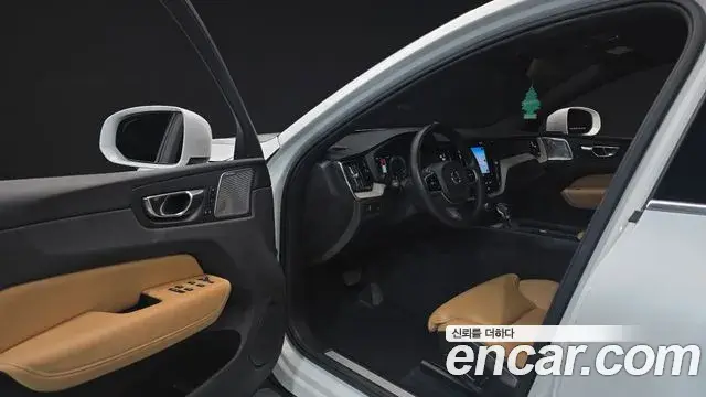 Volvo XC60 2019 — Фото 10/20