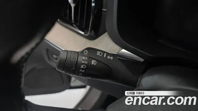 Volvo XC60 2019 — Şəkil 26/34
