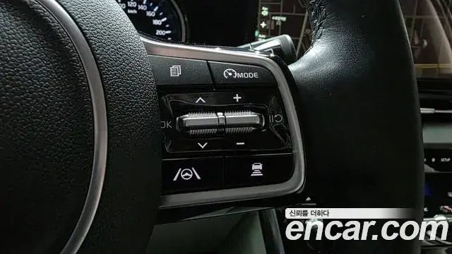 Kia Carnival 2021 — Şəkil 34/38