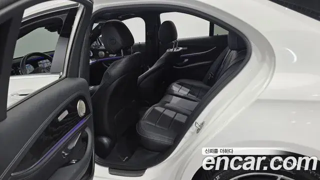 Mercedes-Benz E-Class 2020 — Фото 11/20