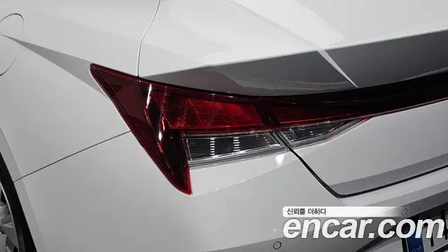 Hyundai The New Avante Hybrid 2023 — ფოტო 7/30