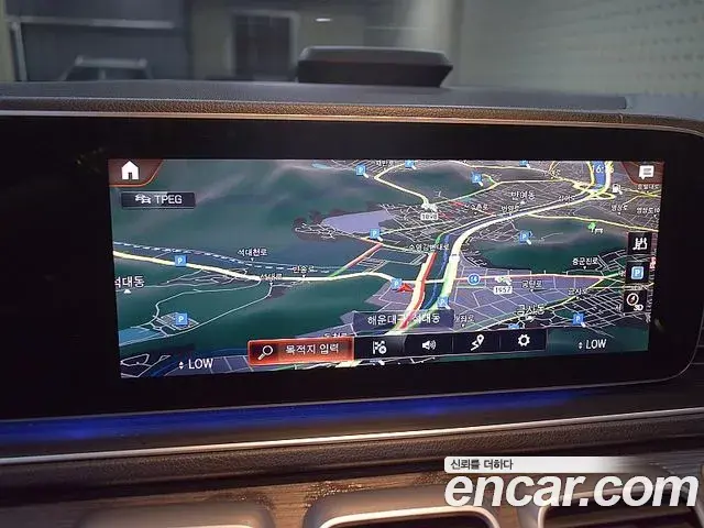 Mercedes-Benz GLS-Class 2022 — Photo 15/20