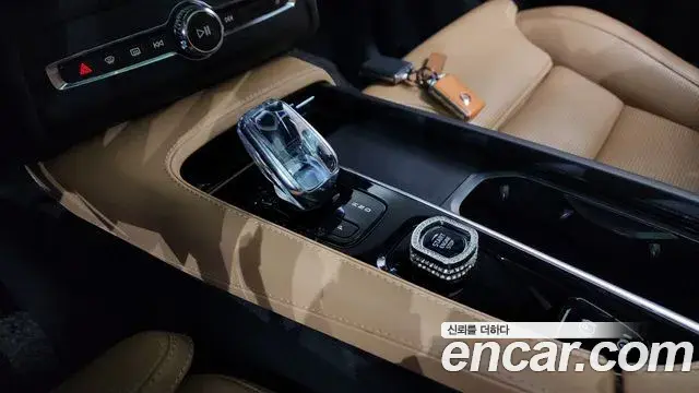 Volvo XC90 2022 — Şəkil 33/41
