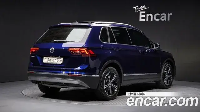 Volkswagen Tiguan 2018 — Фото 2/20