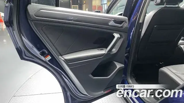 Volkswagen Tiguan 2018 — ფოტო 25/36