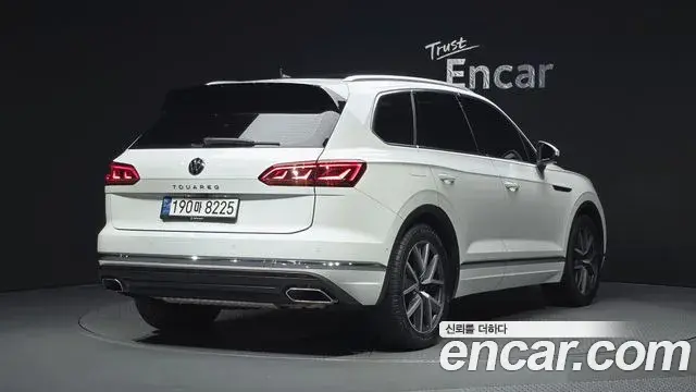 Volkswagen Touareg 2023 — Photo 10/33