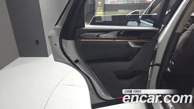 Volkswagen Touareg 2023 — Photo 9/33
