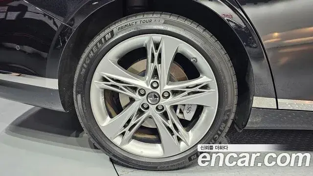 Genesis G90 2022 — Photo 27/33