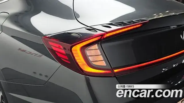Hyundai Sonata Hybrid 2019 — Şəkil 23/34