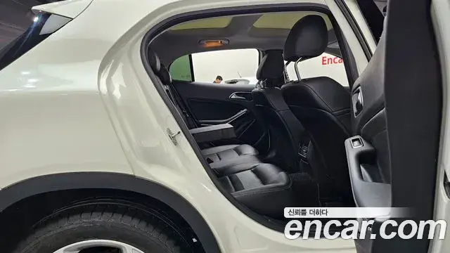 Mercedes-Benz GLA-Class 2018 — Фото 11/20