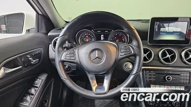 Mercedes-Benz GLA-Class 2018 — Фото 12/20