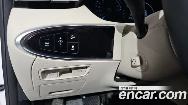 Genesis GV70 2023 — Photo 17/31