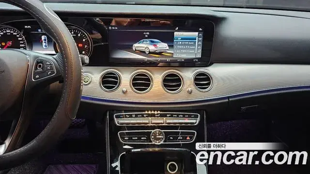 Mercedes-Benz E-Class 2018 — Фото 14/20