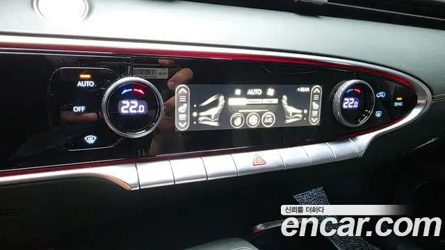 Genesis GV70 2021 — Photo 17/36