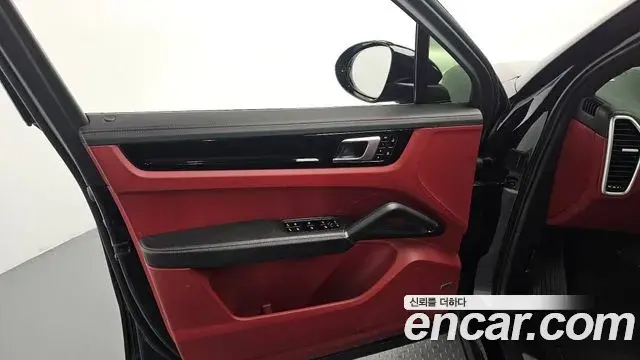 Porsche Cayenne 2020 — ფოტო 20/31