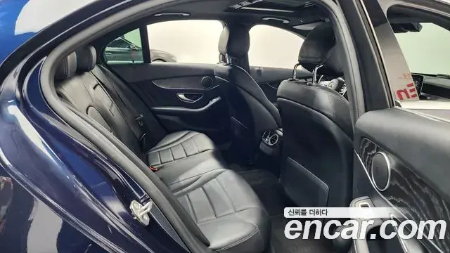 Mercedes-Benz C-Class 2019 — Фото 11/20