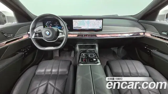 BMW 7 Series 2023 — Photo 37/38