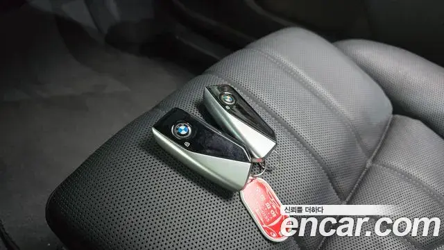 BMW 7 Series 2023 — Photo 22/38