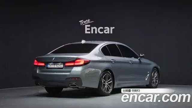 BMW 5 Series 2023 — Şəkil 13/20