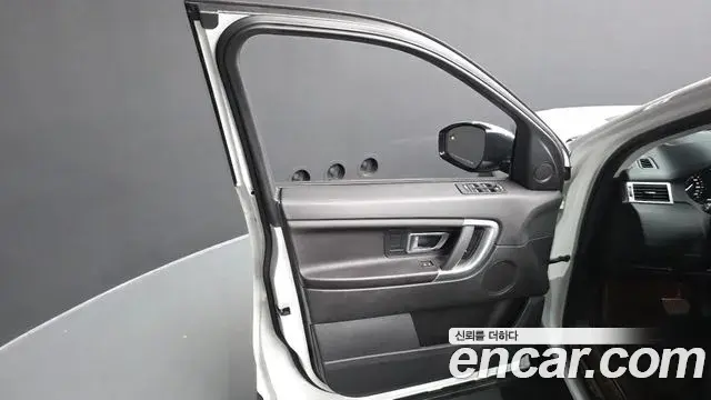 Land Rover Discovery Sport 2019 — ფოტო 33/42
