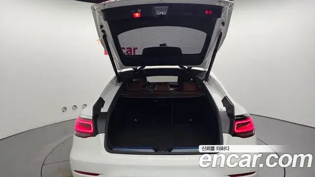 Mercedes-Benz GLC-Class 2023 — Photo 11/32