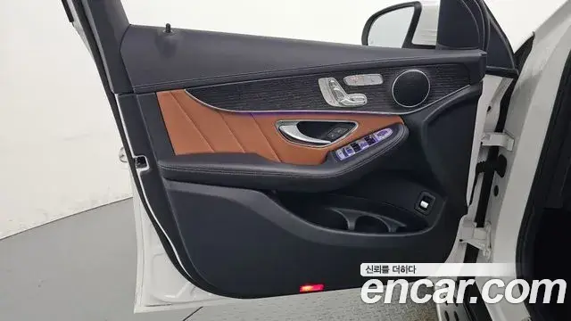 Mercedes-Benz GLC-Class 2023 — Photo 1/32