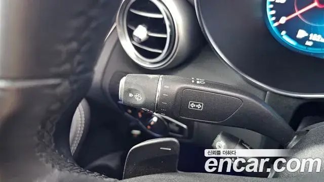 Mercedes-Benz GLC-Class 2023 — Photo 12/32