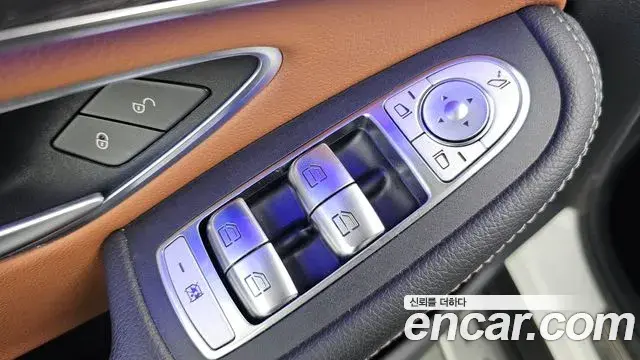 Mercedes-Benz GLC-Class 2023 — Photo 31/32