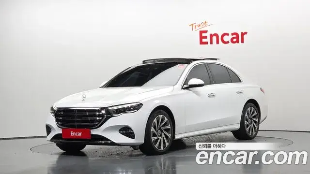 Mercedes-Benz E-Class 2024 — Photo 9/16