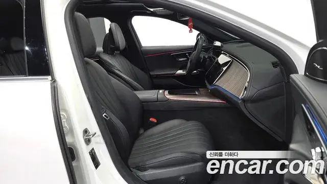 Mercedes-Benz E-Class 2024 — Photo 11/16