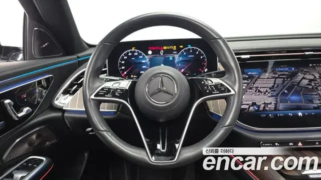 Mercedes-Benz E-Class 2024 — Photo 13/16