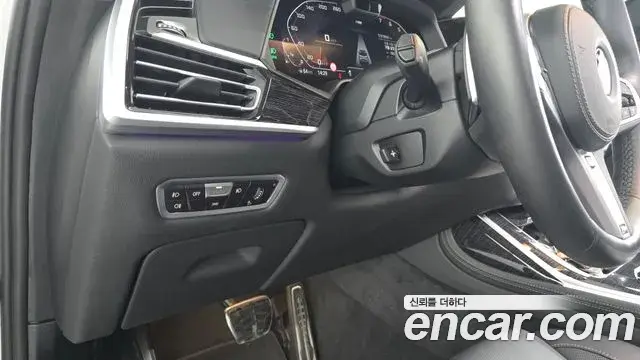 BMW X7 2022 — Şəkil 24/31
