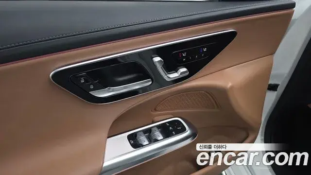 Mercedes-Benz E-Class 2024 — ფოტო 23/33