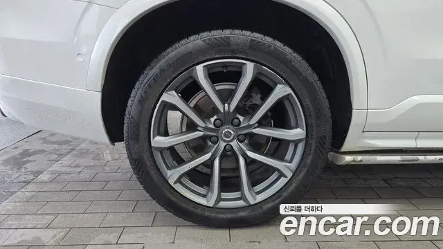 Volvo XC90 2018 — Şəkil 13/20