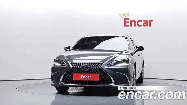 Lexus ES300h 2023 — Photo 3/20