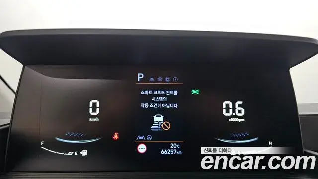 Hyundai Staria 2022 — Фото 8/20
