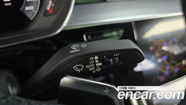 Audi A8 2021 — ფოტო 28/35