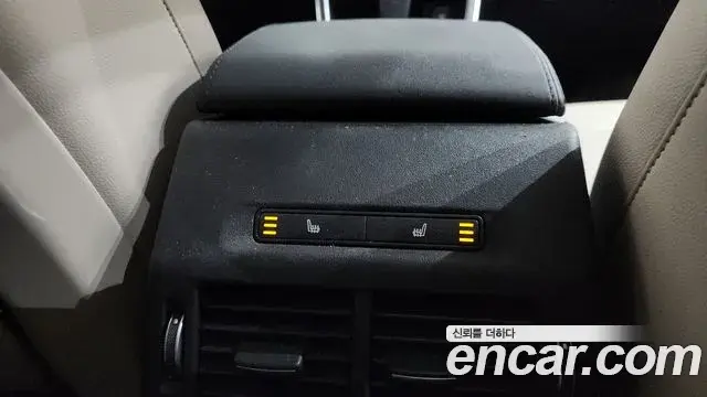 Land Rover Discovery Sport 2020 — Photo 18/36