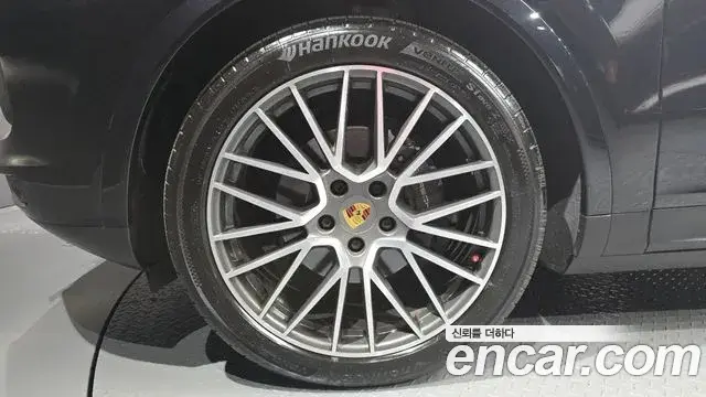 Porsche Cayenne 2022 — Photo 28/36