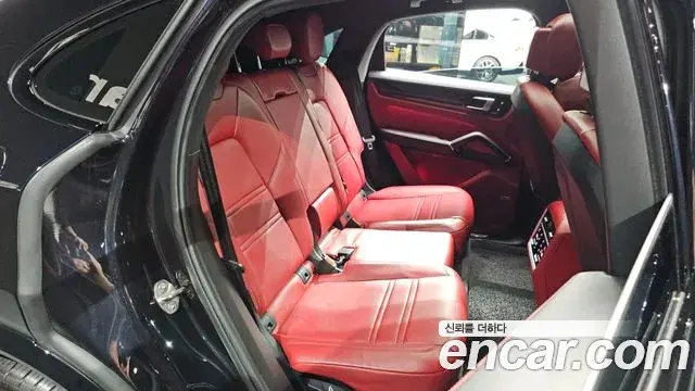 Porsche Cayenne 2022 — Photo 18/36