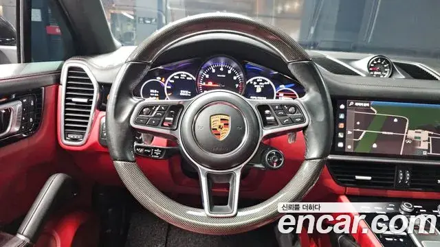 Porsche Cayenne 2022 — Photo 21/36