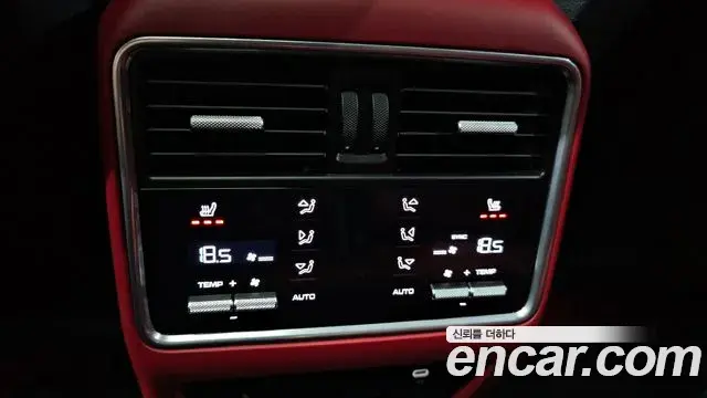 Porsche Cayenne 2022 — Photo 30/36