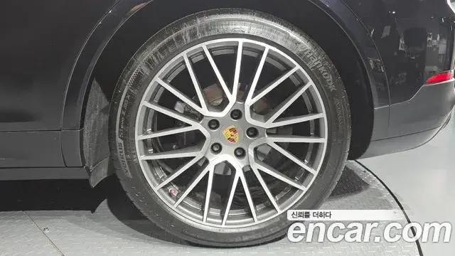 Porsche Cayenne 2022 — Photo 4/36