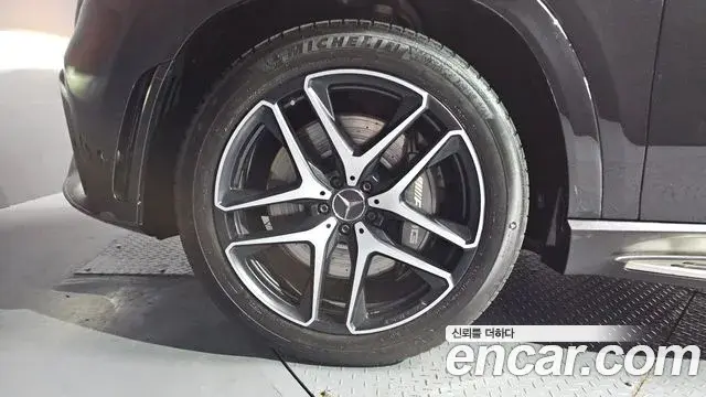 Mercedes-Benz GLE-Class 2022 — ფოტო 34/37