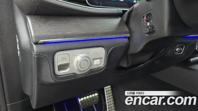 Mercedes-Benz GLS-Class 2020 — Photo 13/34