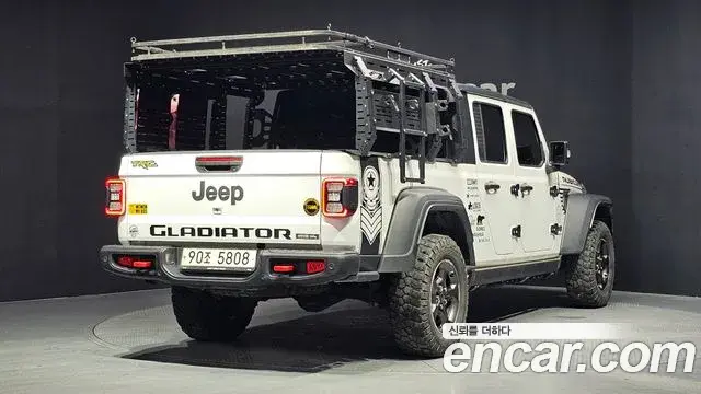 Jeep Gladiator 2021 — Photo 18/35