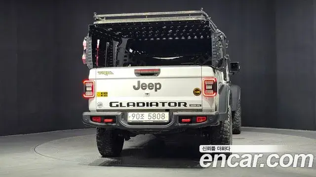Jeep Gladiator 2021 — Photo 32/35